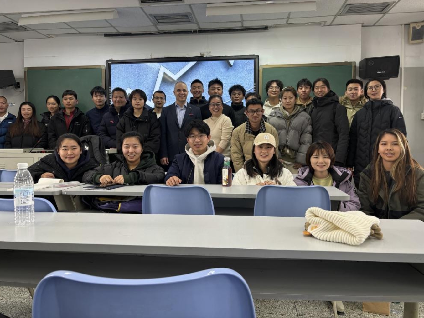 c8e00fd2188d4c8ead6ed76c94a310d5